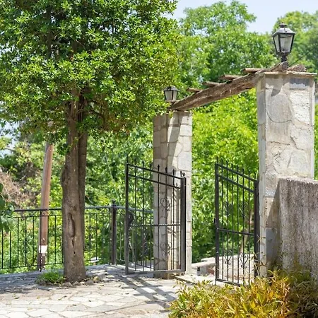 아파트 Cozy Pelion House-on The Main Road Of Mourésion